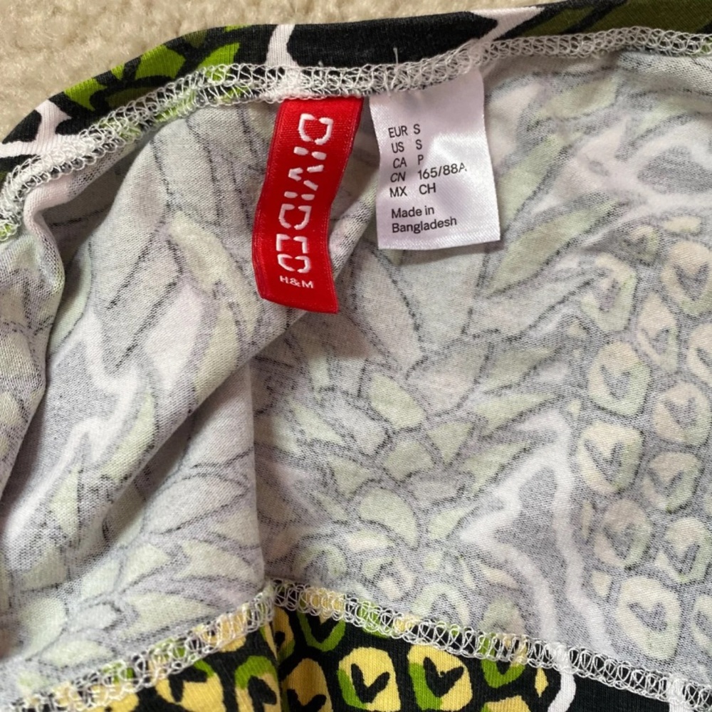 *4/$24* H&M Pineapple Crop Top - Picture 4 of 7
